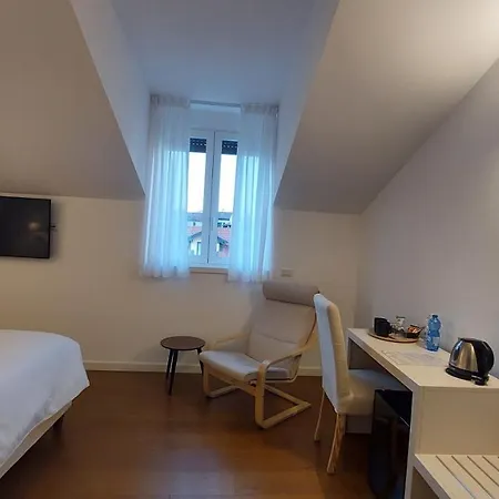 Santagata Guest house Como